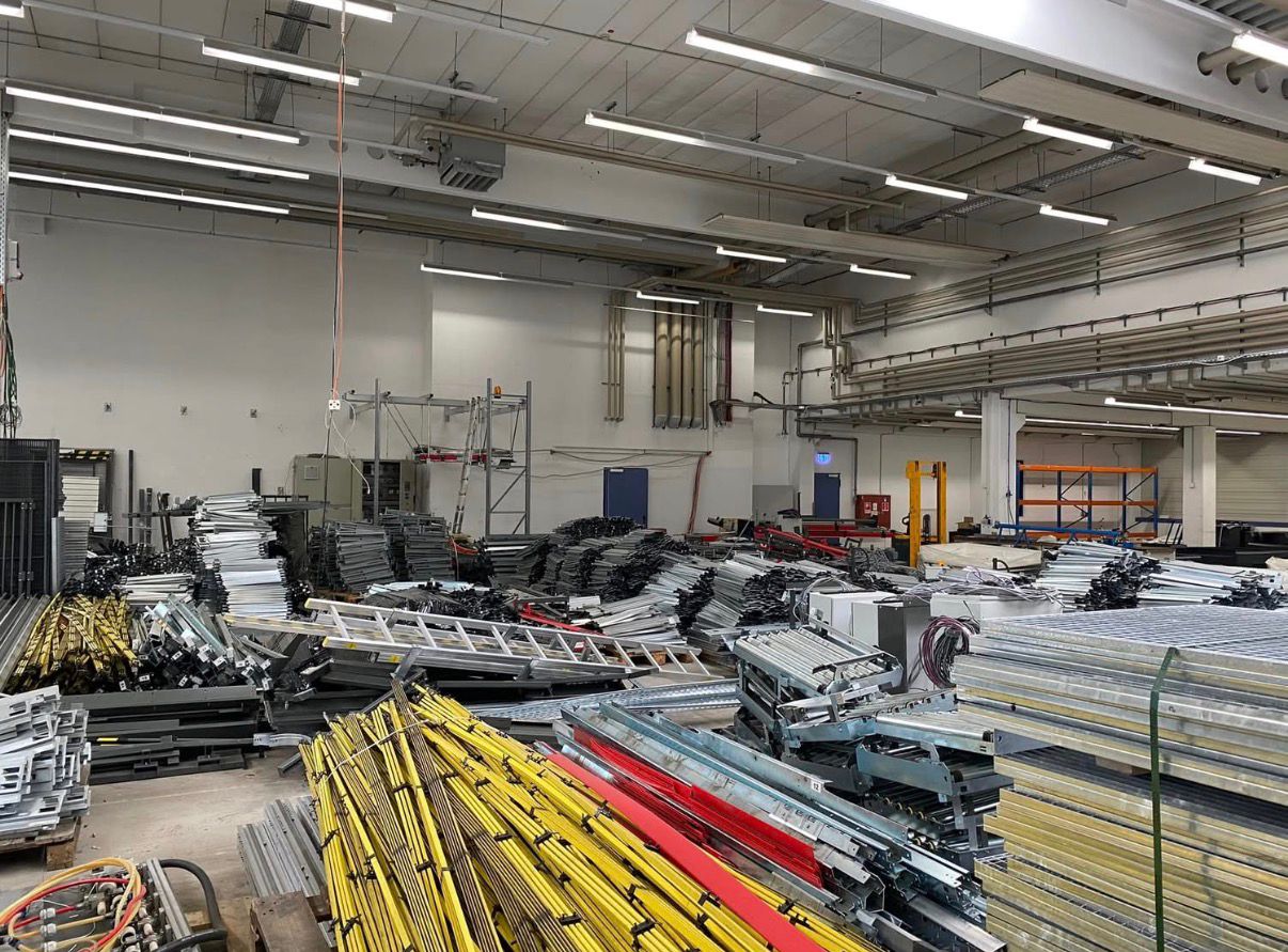 Hallenräumung Vorher