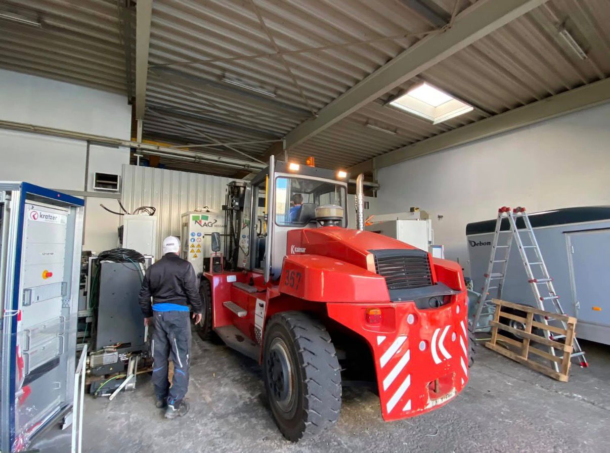 Gabelstapler in Produktionshalle